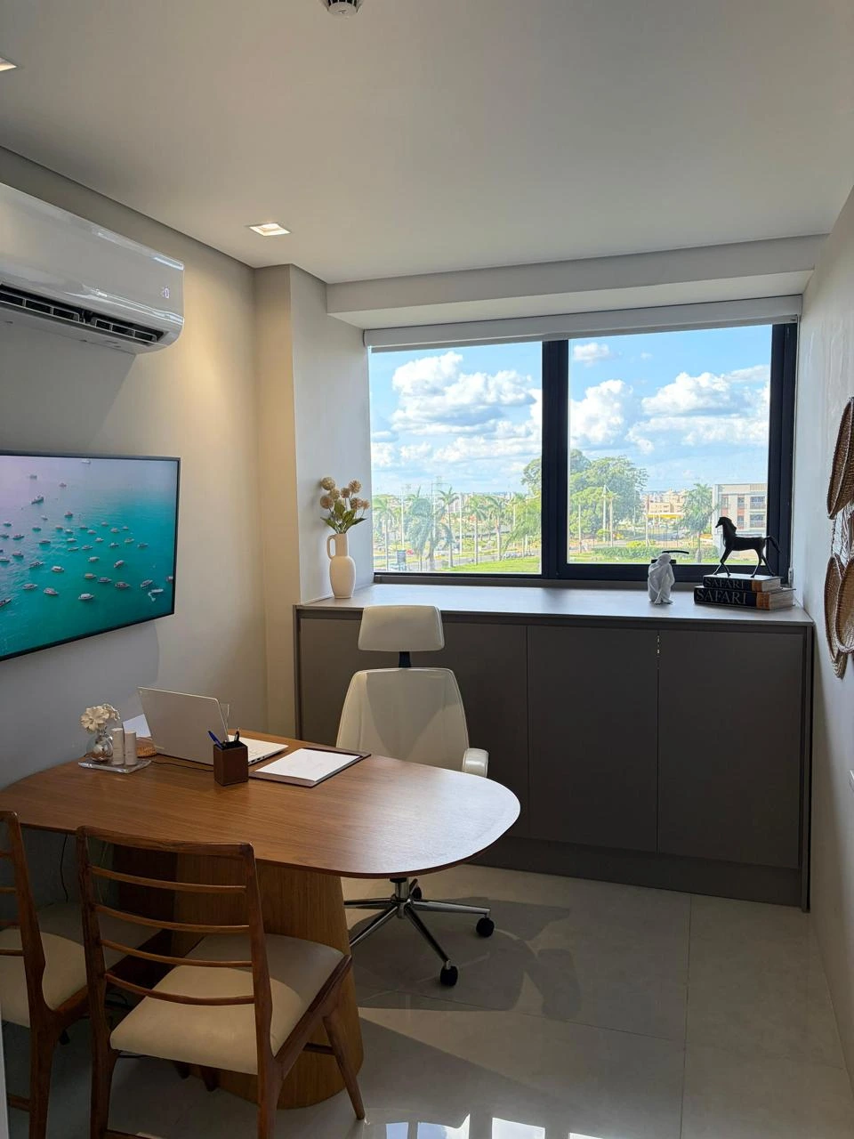 Sala de atendimento da Rhévora